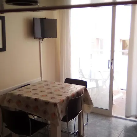 Modern On The Costa Brava With 2 Bedrooms, Balcony & Wifi 20